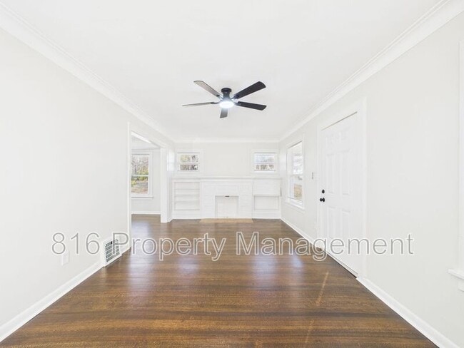 Building Photo - 4542 Chestnut Ave