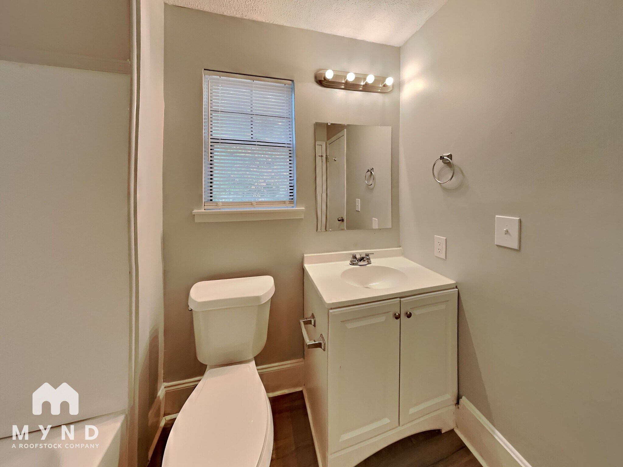 Building Photo - 7792 Chase Woods Dr