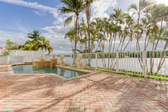 Building Photo - 5363 SW 38th Ave