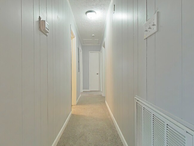 Building Photo - 6841 Radial Dr