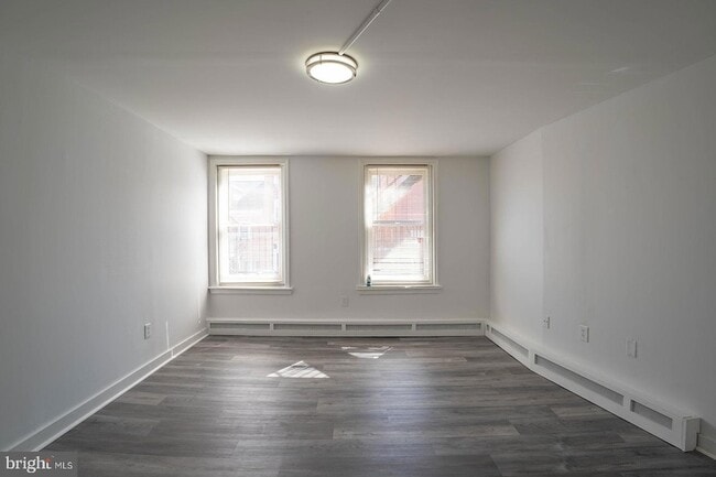 Building Photo - 122-122 Perry St