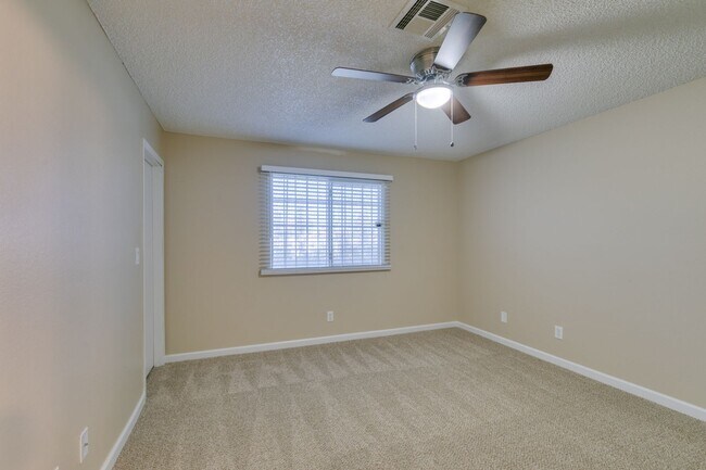 Building Photo - GORGEOUS 2 BEDROOMS CONDO*JUST COMPLETED UPGRADES*SOUTHWEST AREA*COMMUNITY AMENITIES*