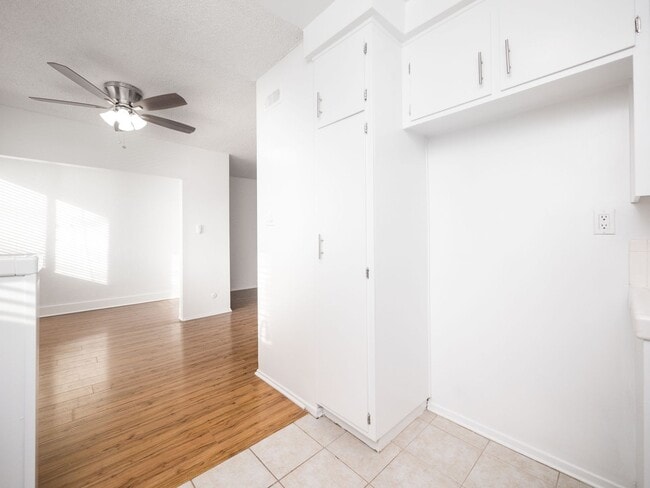 Building Photo - Modern 1-Bedroom Apartment in Prime Sherman Oaks