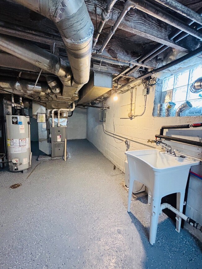 Building Photo - 7126 W Congress St