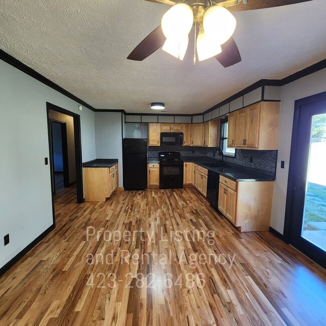 Building Photo - One story home, Elizabethton, 4 Bedrooms
