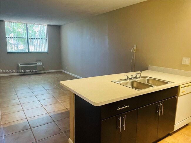 Building Photo - 2401 Riverside Dr