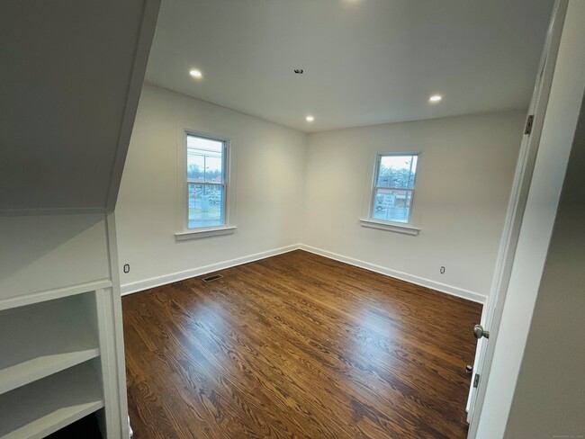 Building Photo - 317 Strawberry Hill Ave