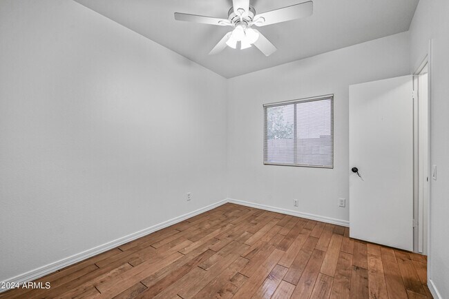 Building Photo - 3222 E Wickieup Ln