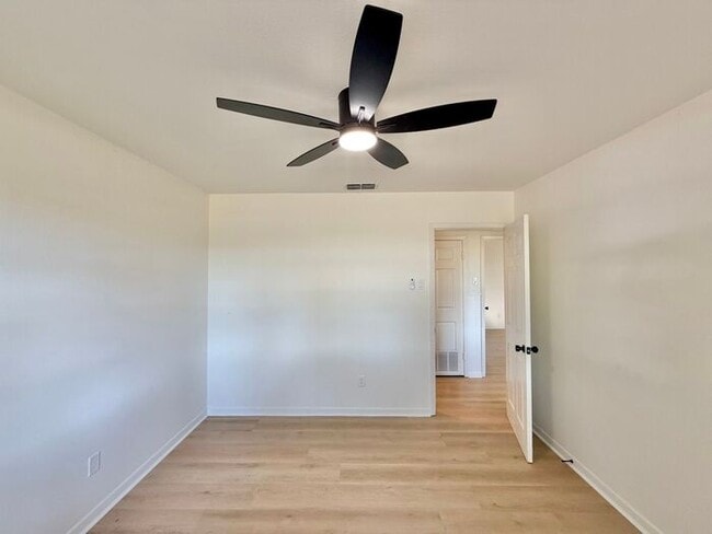 Building Photo - Spacious 3-Bedroom, 2-Bath Home with Bonus Room & Modern Touches