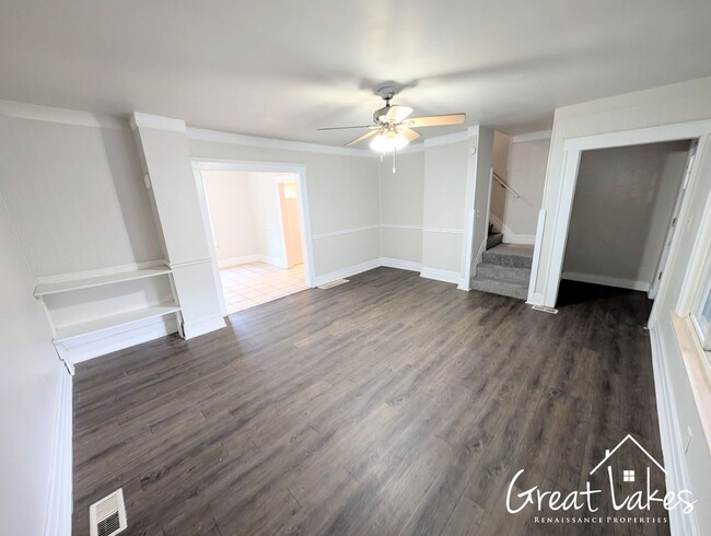 Building Photo - $200 OFF FIRST MONTH'S RENT - Lovely 3 Bed...