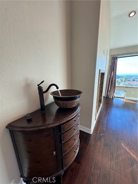 Building Photo - 703 Via Presa