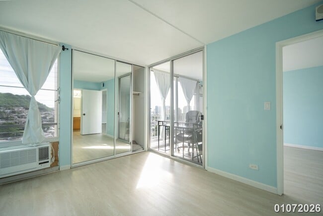 Building Photo - $2400 /1 Bed/ 1 Bath/ 1 Parking IN NUUANU