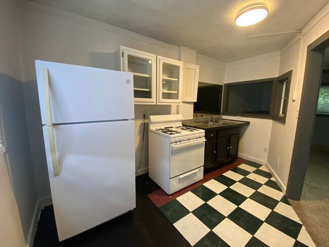 Building Photo - 3 Bedroom House Near Mills Pool