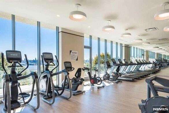 Building Photo - 320 Adolphus Ave