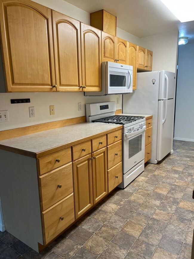 Building Photo - Prime Location in Wasilla