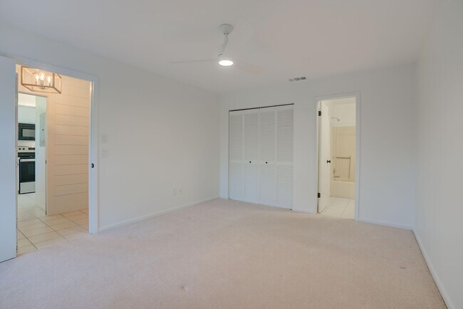 Building Photo - 8291 SE Croft Cir