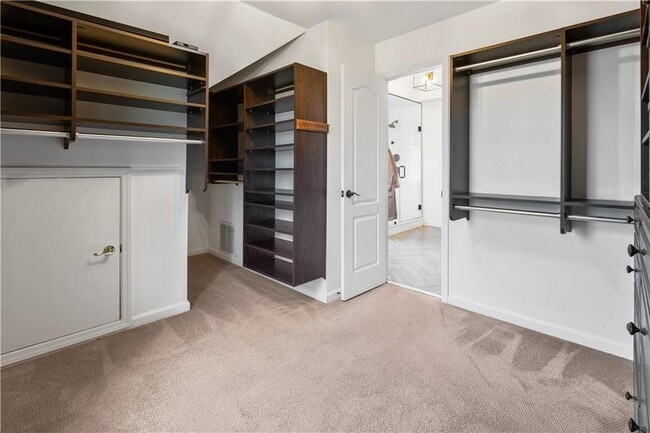 Building Photo - 3713 Lake Edge Dr