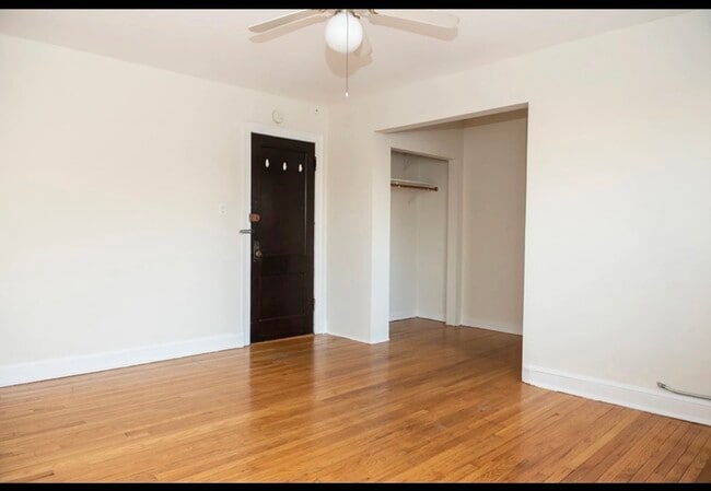 Building Photo - 3345 N Marshfield Ave