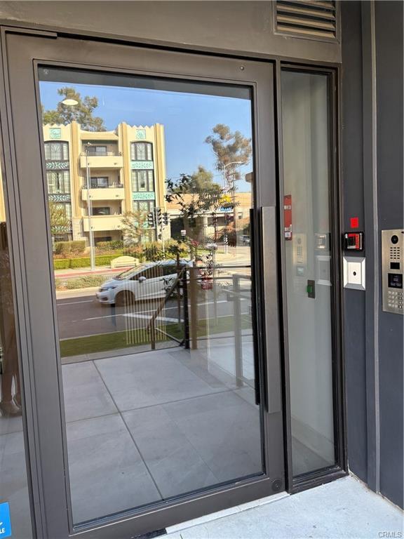 Building Photo - 10352 Riverside Dr