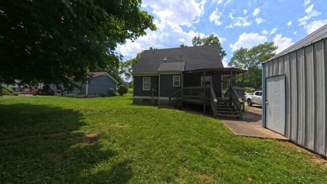 Building Photo - Stunning, Well-Maintained Craftsman Gem