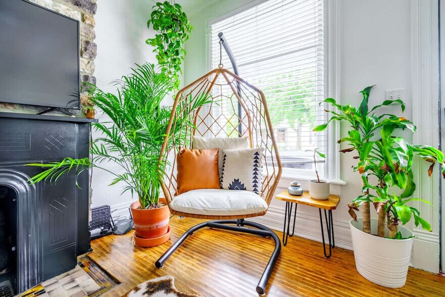 Building Photo - 256 W Poplar Ave