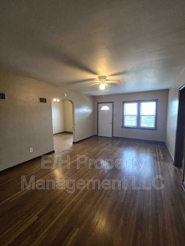 Building Photo - 400 S Hydraulic Ave