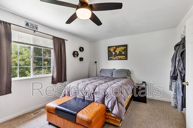 Building Photo - 1637 Talon Dr