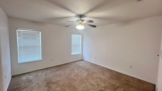 Building Photo - Beautiful Upgraded 3 Bedroom and 2 1/2 Bat...