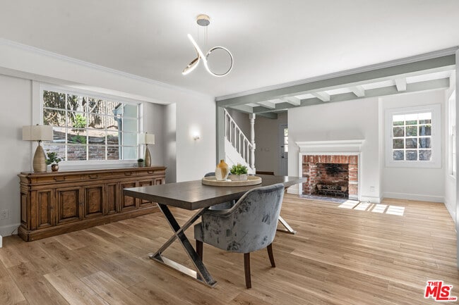 Building Photo - 926 N Alpine Dr