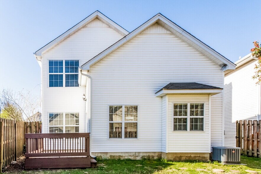 Building Photo - 909 Bexhill Ct S
