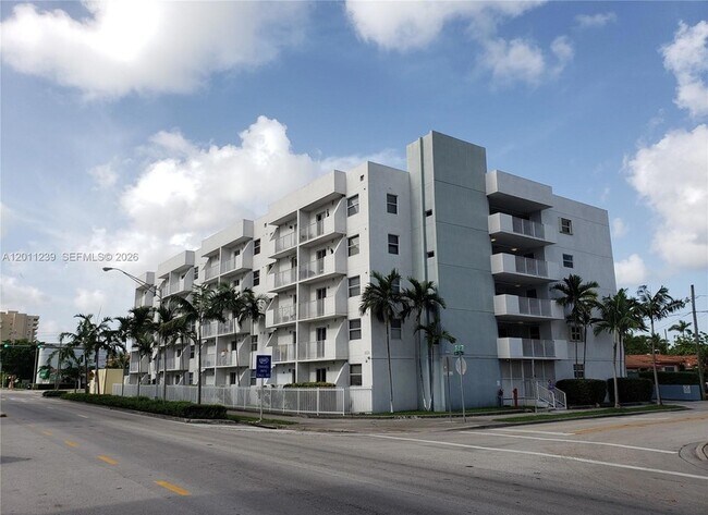 Building Photo - 2575 SW 27th Ave