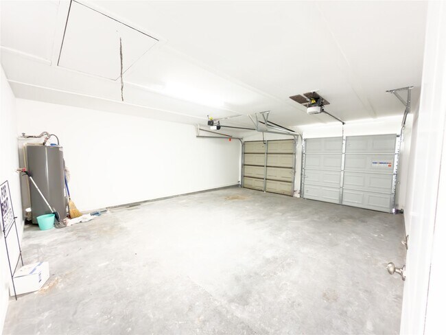 Building Photo - 13610 Piney Oaks Dr