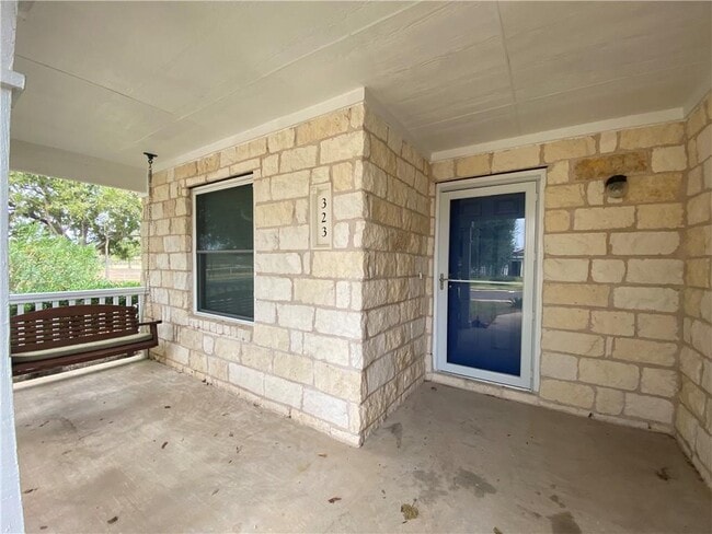 Building Photo - 323 Nicole Way