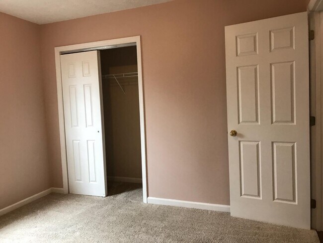 Building Photo - 881 Gerardi Rd