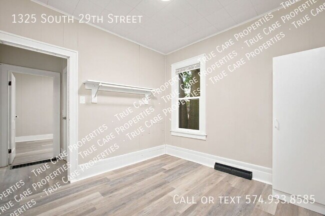 Building Photo - 1325 S 29th St