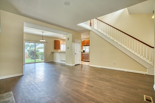 Building Photo - Charming Mill Village 3Bed/3Bath Home with...