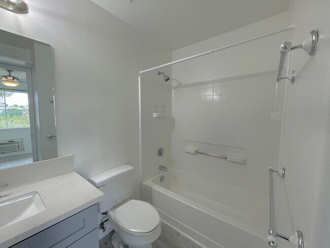 Building Photo - 95-1025 Kaapeha St #208