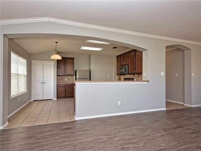 Building Photo - 607 Washington Square Dr
