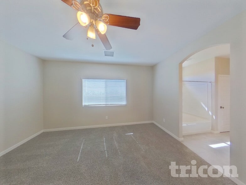 Building Photo - 1318 N Parkcrest