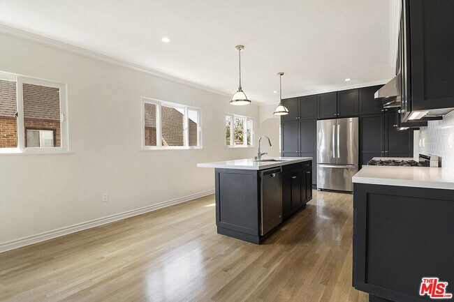 Building Photo - 450 N Orange Dr