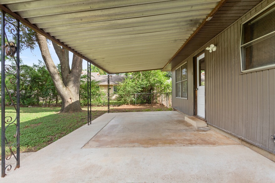 Building Photo - 407 Crescent St