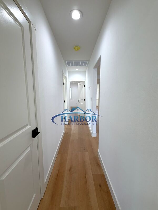 Building Photo - 3409 S Pacific Ave