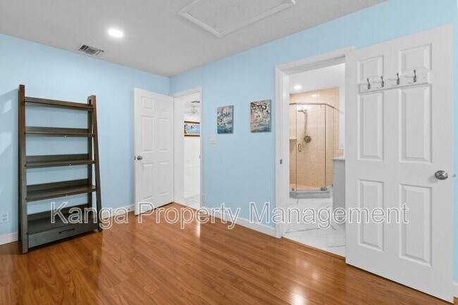 Building Photo - 244 Greymon Dr