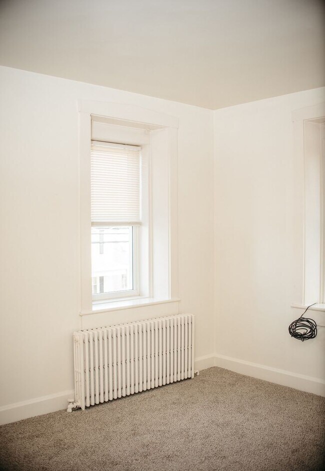 Building Photo - 204 E High St