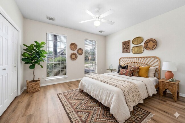 Building Photo - 7902 Feather Springs Dr