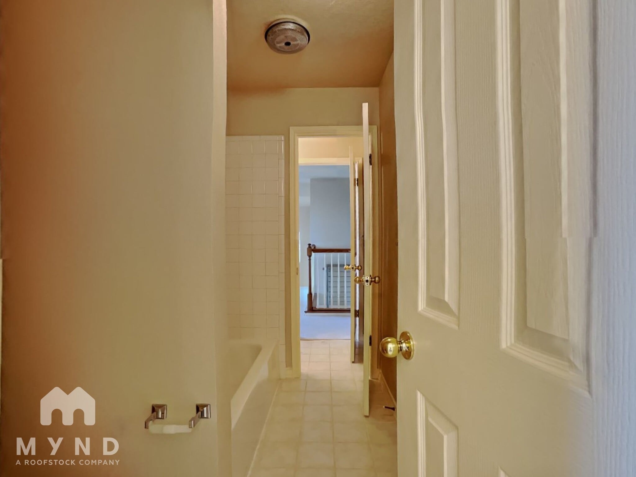 Building Photo - 914 Almadin