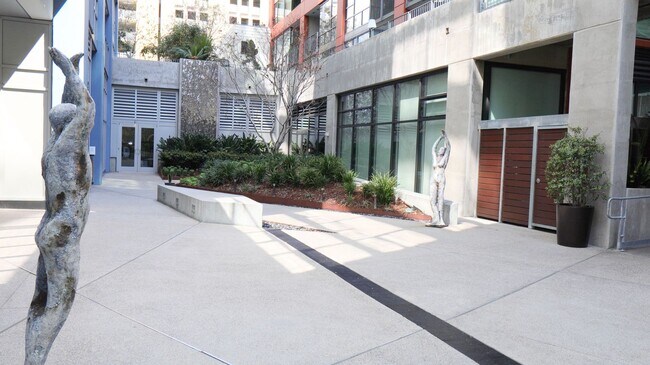 Building Photo - Downtown San Diego 1 bedroom 1 bath apartment For Rent