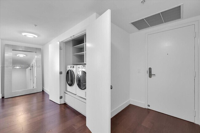 Building Photo - 6899 Collins Ave