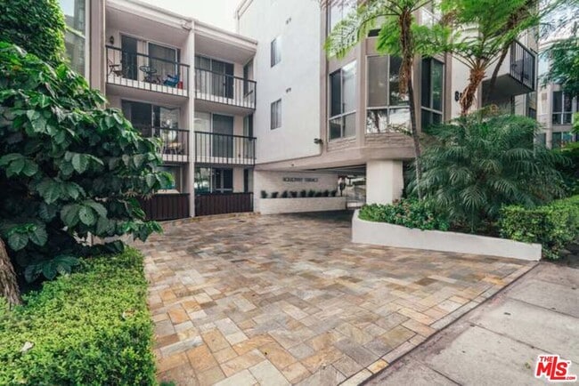 Building Photo - 8530 Holloway Dr