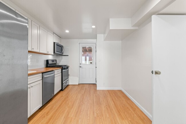 Building Photo - Cute. Chill. Perfect for SF living.